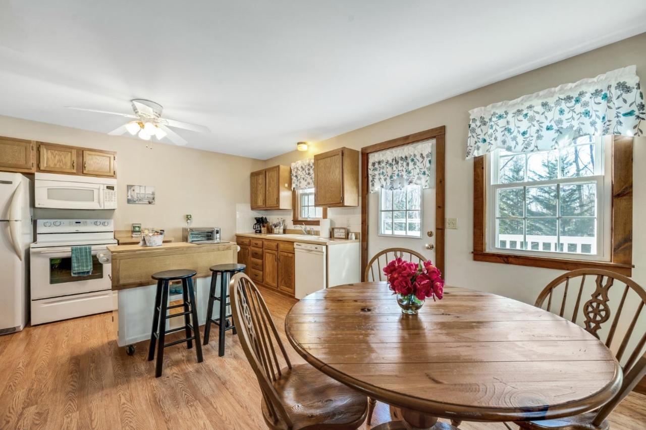 Cozy Bungalow Just Minutes From Mystic, Westerly Beaches, Boating And Casinos! Bungalow Groton Exterior photo