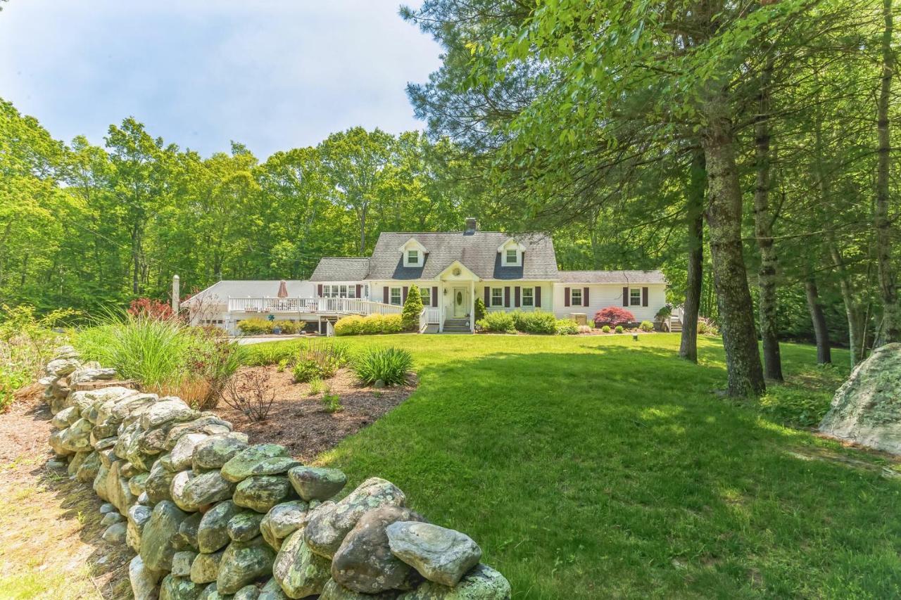Cozy Bungalow Just Minutes From Mystic, Westerly Beaches, Boating And Casinos! Bungalow Groton Exterior photo