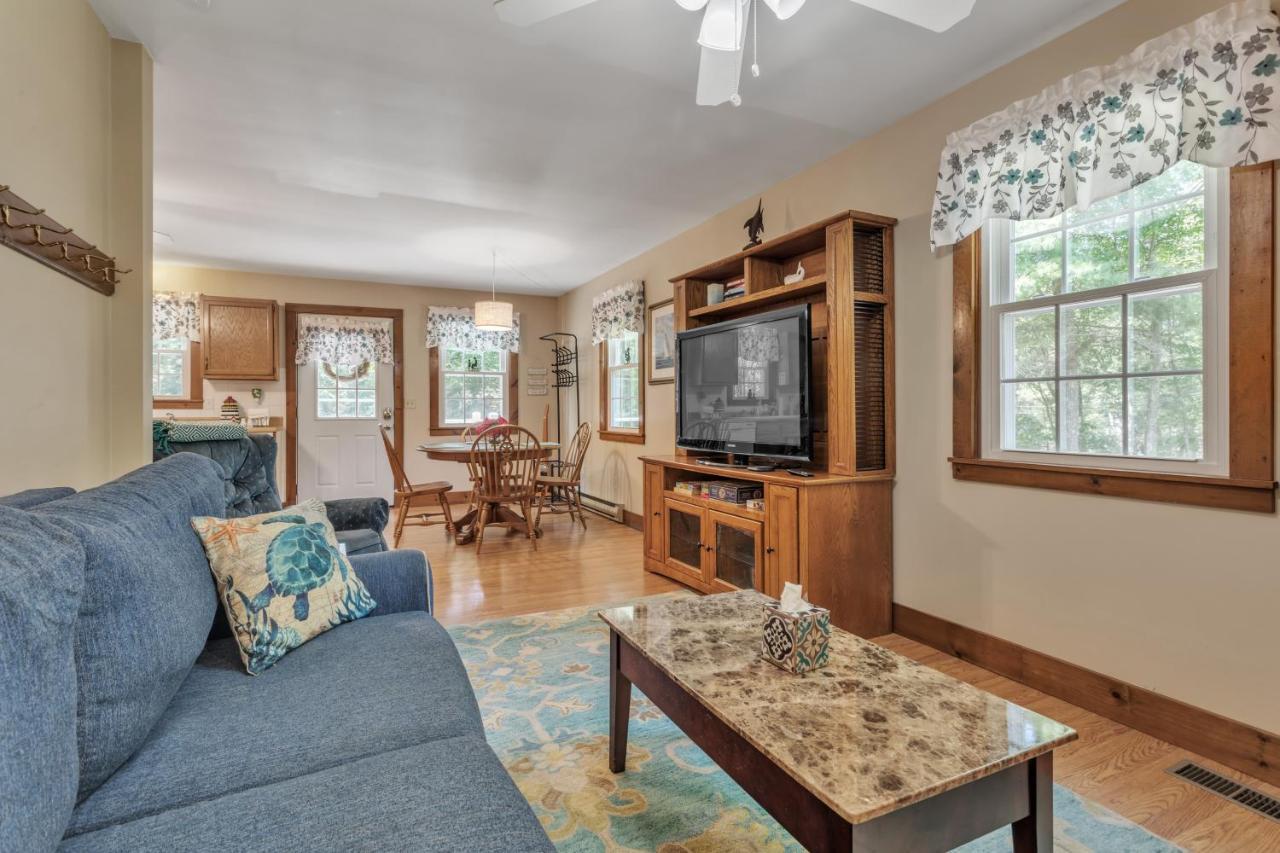 Cozy Bungalow Just Minutes From Mystic, Westerly Beaches, Boating And Casinos! Bungalow Groton Exterior photo
