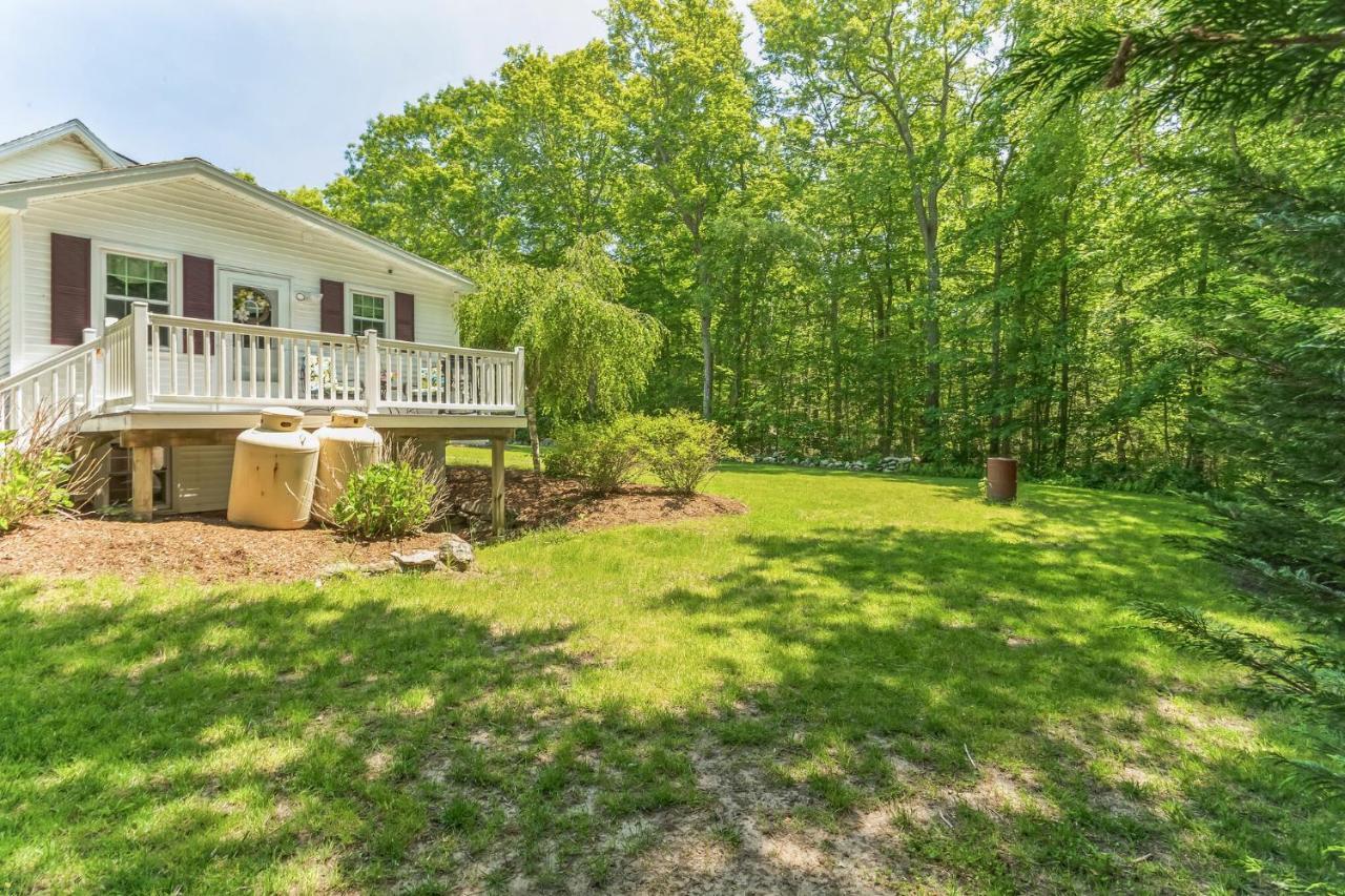 Cozy Bungalow Just Minutes From Mystic, Westerly Beaches, Boating And Casinos! Bungalow Groton Exterior photo
